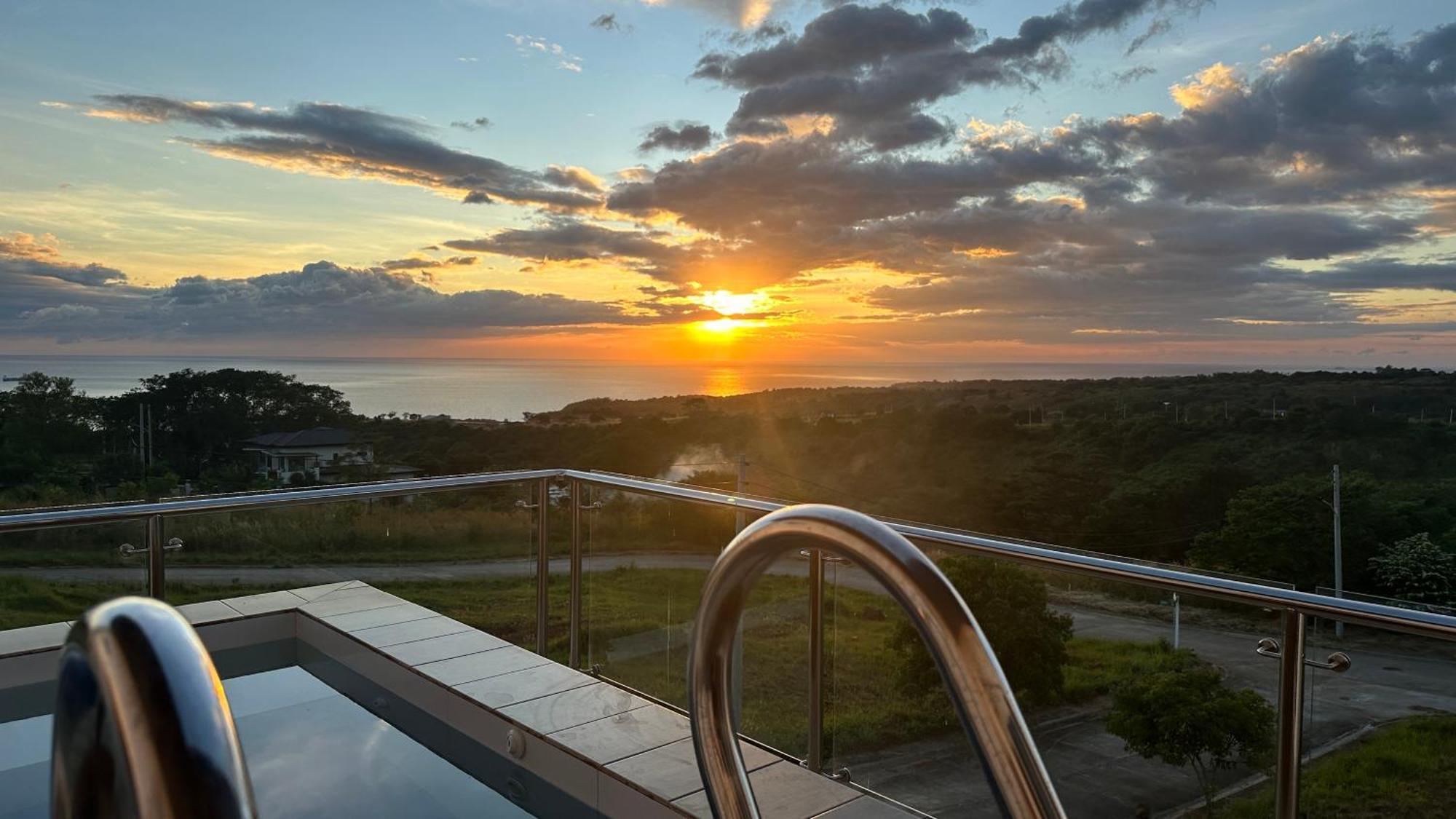 Casa Amores: Camaya Coast Mariveles Extérieur photo